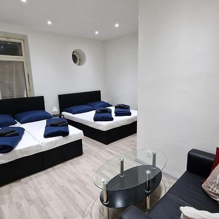 Apartment Flora - Late Check-Out At Noon 12 O Clock For Free Bratislava Eksteriør billede