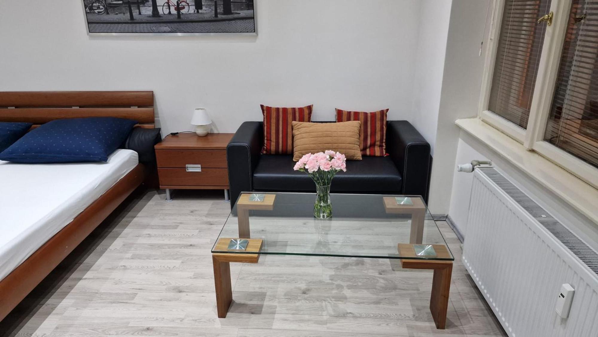 Apartment Flora - Late Check-Out At Noon 12 O Clock For Free Bratislava Eksteriør billede