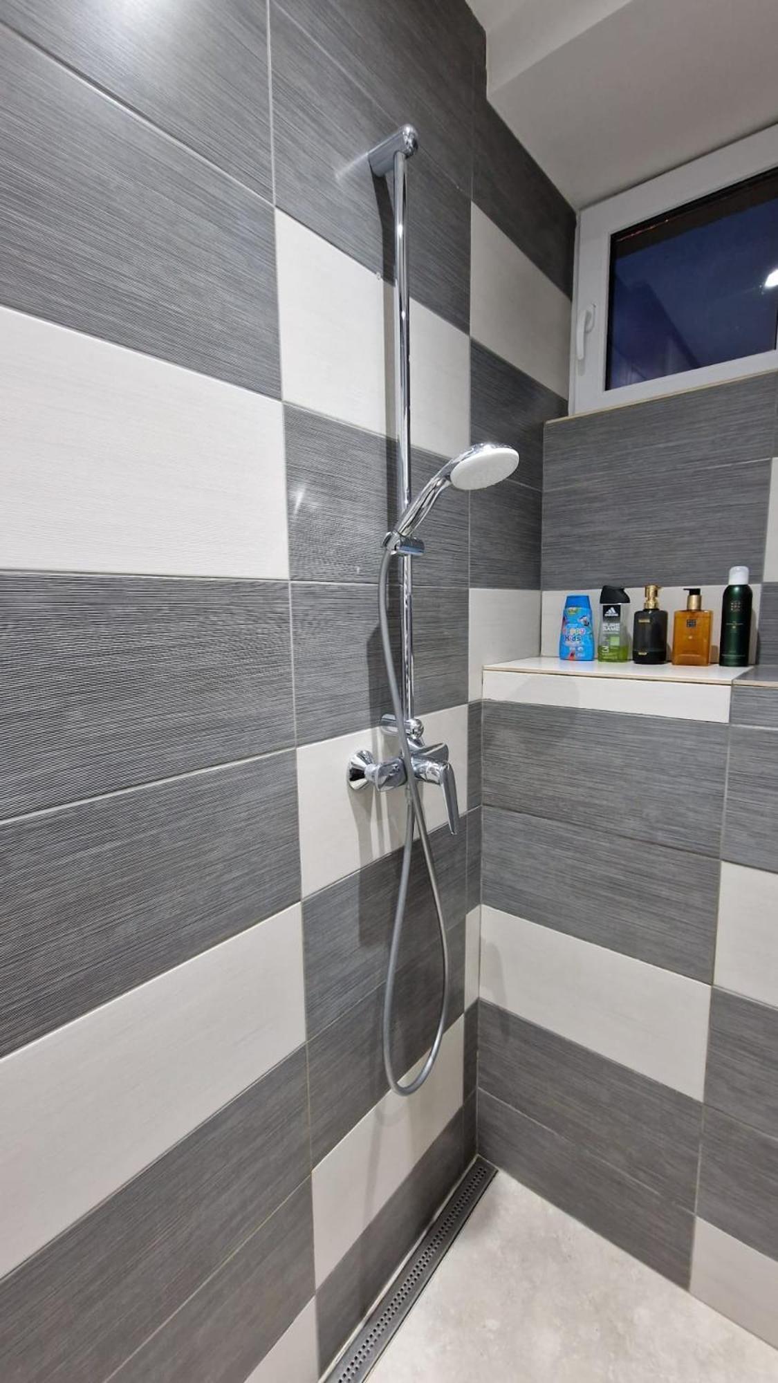 Apartment Flora - Late Check-Out At Noon 12 O Clock For Free Bratislava Eksteriør billede