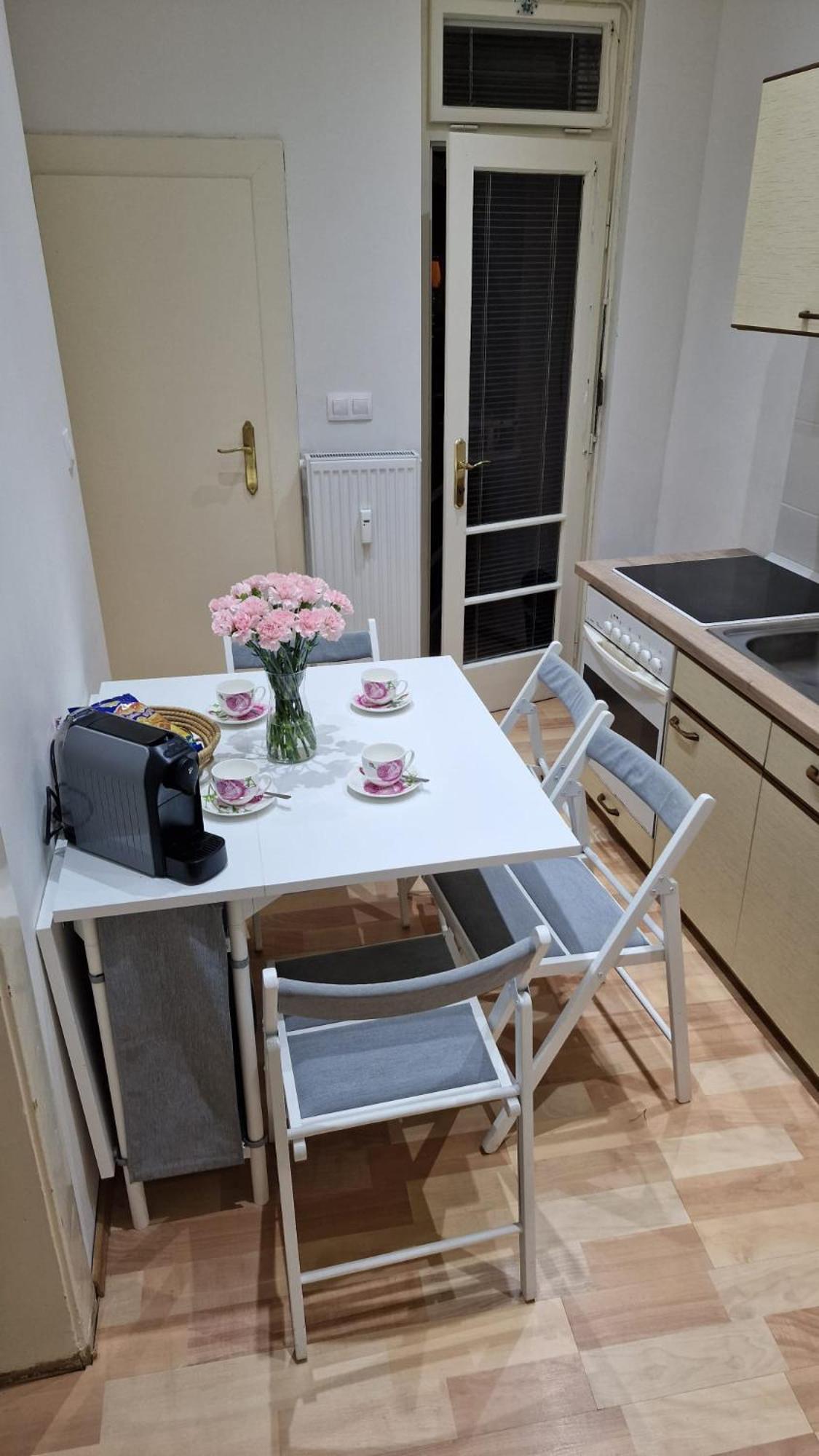 Apartment Flora - Late Check-Out At Noon 12 O Clock For Free Bratislava Eksteriør billede