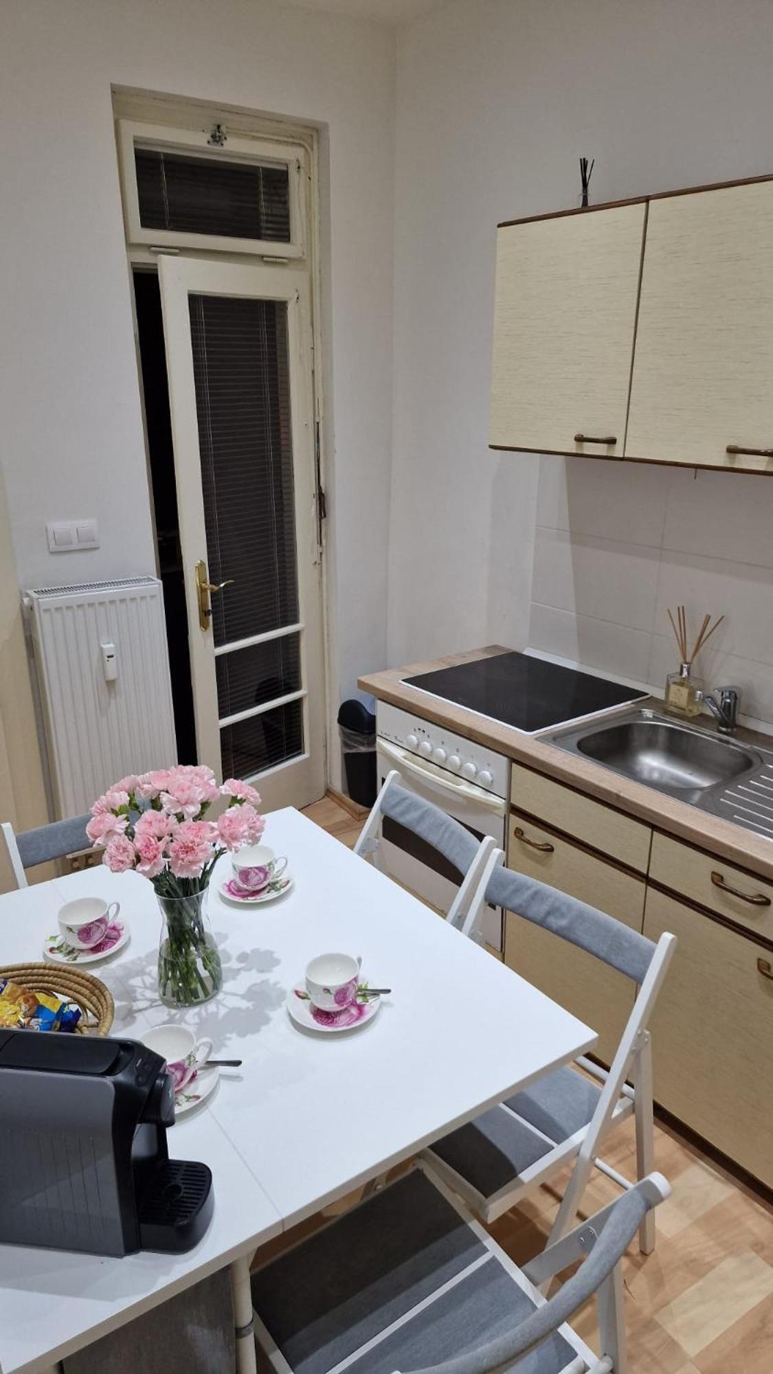 Apartment Flora - Late Check-Out At Noon 12 O Clock For Free Bratislava Eksteriør billede